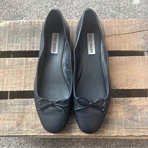Steve Madden Black Leather Ballet Flats Round toe with bow detail size 8.5